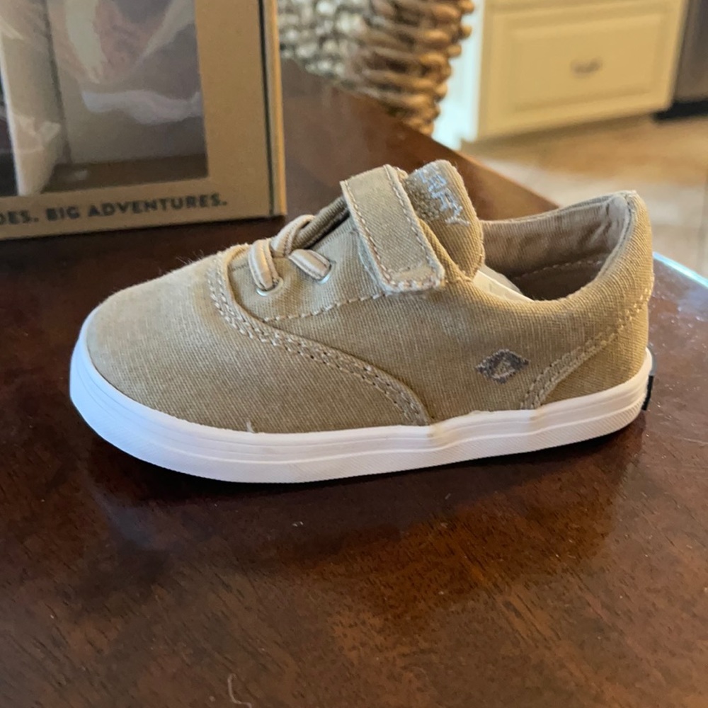 Sperry size 4 crib shoe khaki